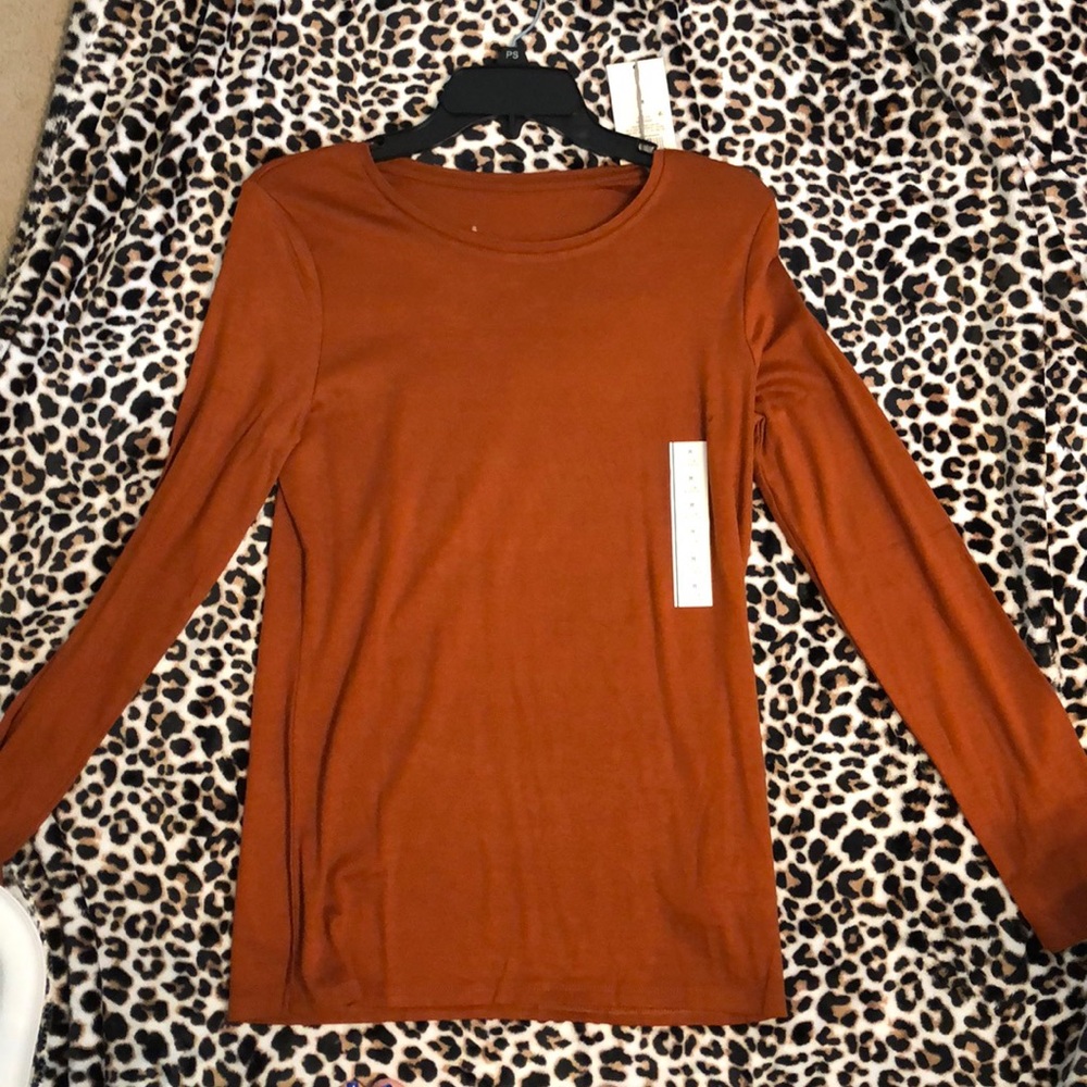 NWT!! Rust long sleeves.